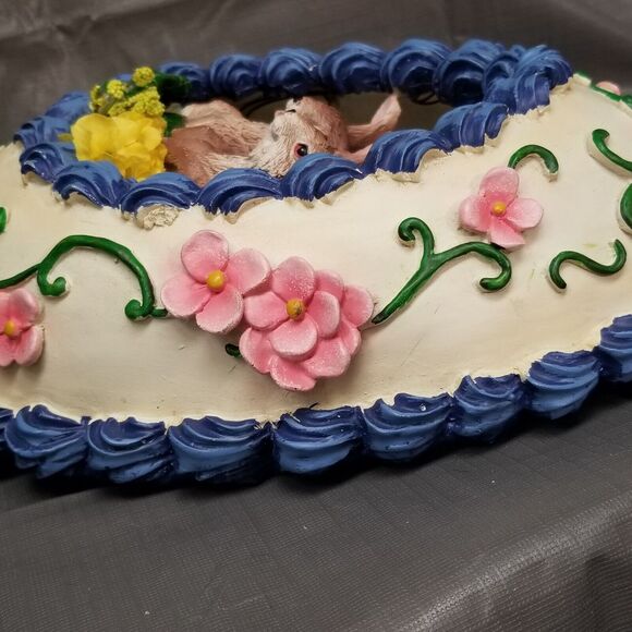 Singing Easter Bunnys ceramic or resin Vintage lights up and sings motion activa - Picture 15 of 16